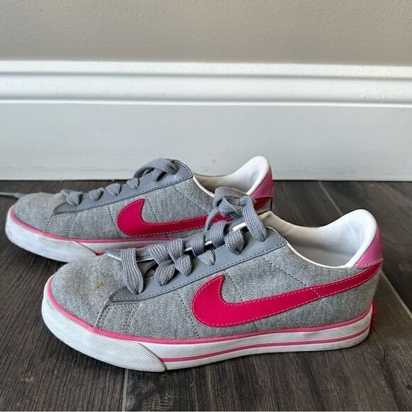 Nike Gray and Pink Sneakers Size 5 Brand New - Picture 1 of 4